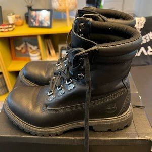 Timberland size 9 women boots!